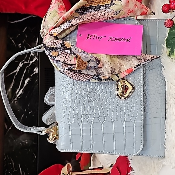 BETSEY JOHNSON BLUE ALLIGATOR BETSEY JOHNSON TOP HANDLE w/SCARF - Picture 1 of 7